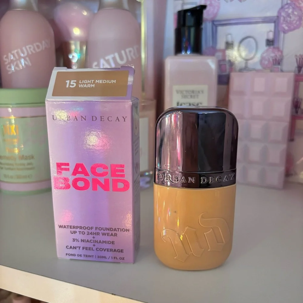💝NIB Urban Decay Face Bond Foundation 15- Light-medium Warm💝